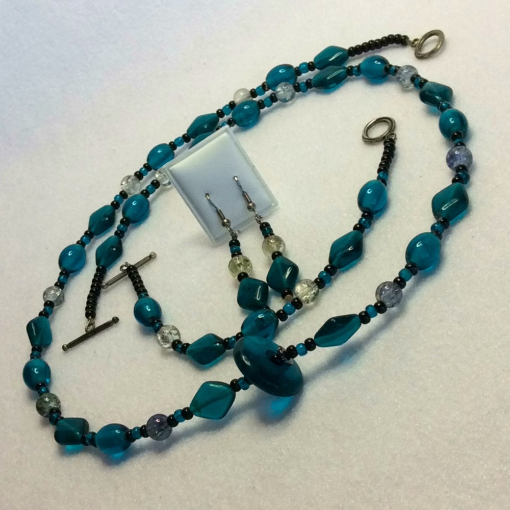 FINAL SALE PRICE Lia Rosa Beaded Jewelry Set in Teal, Clear & Blk.